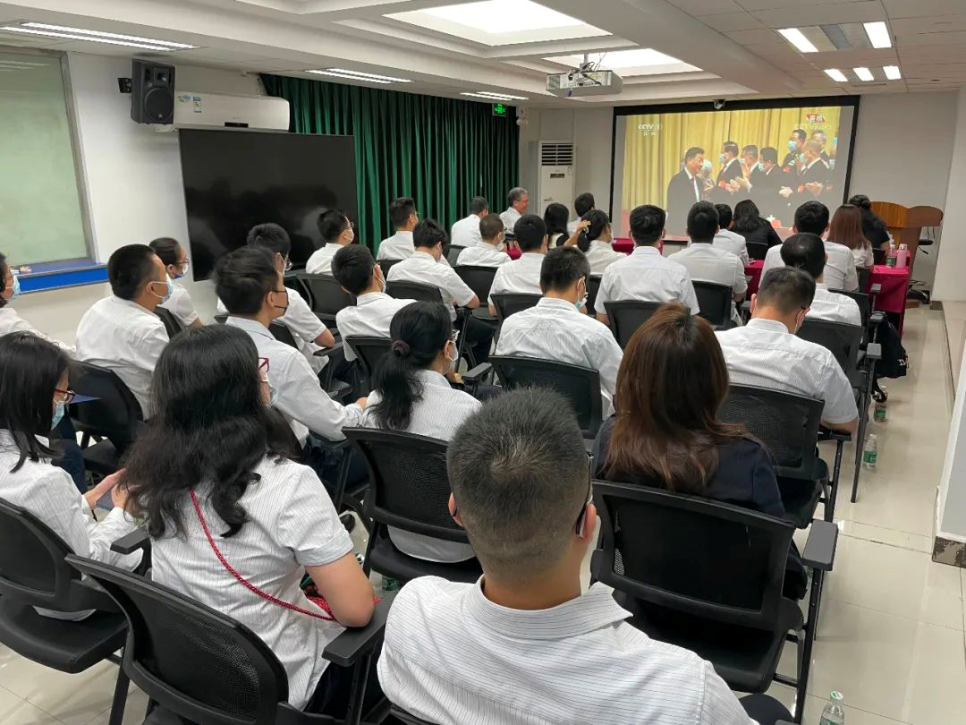 踔厉奋发，勇毅前行｜BG大游集团认真组织收听收看党的二十大开幕盛况